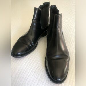 Saks Fifth Avenue  lack Leather Chelsea Boot. Made in Italy Size 38